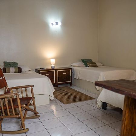 Hotel Y Cabinas Del Tropico Guápiles المظهر الخارجي الصورة