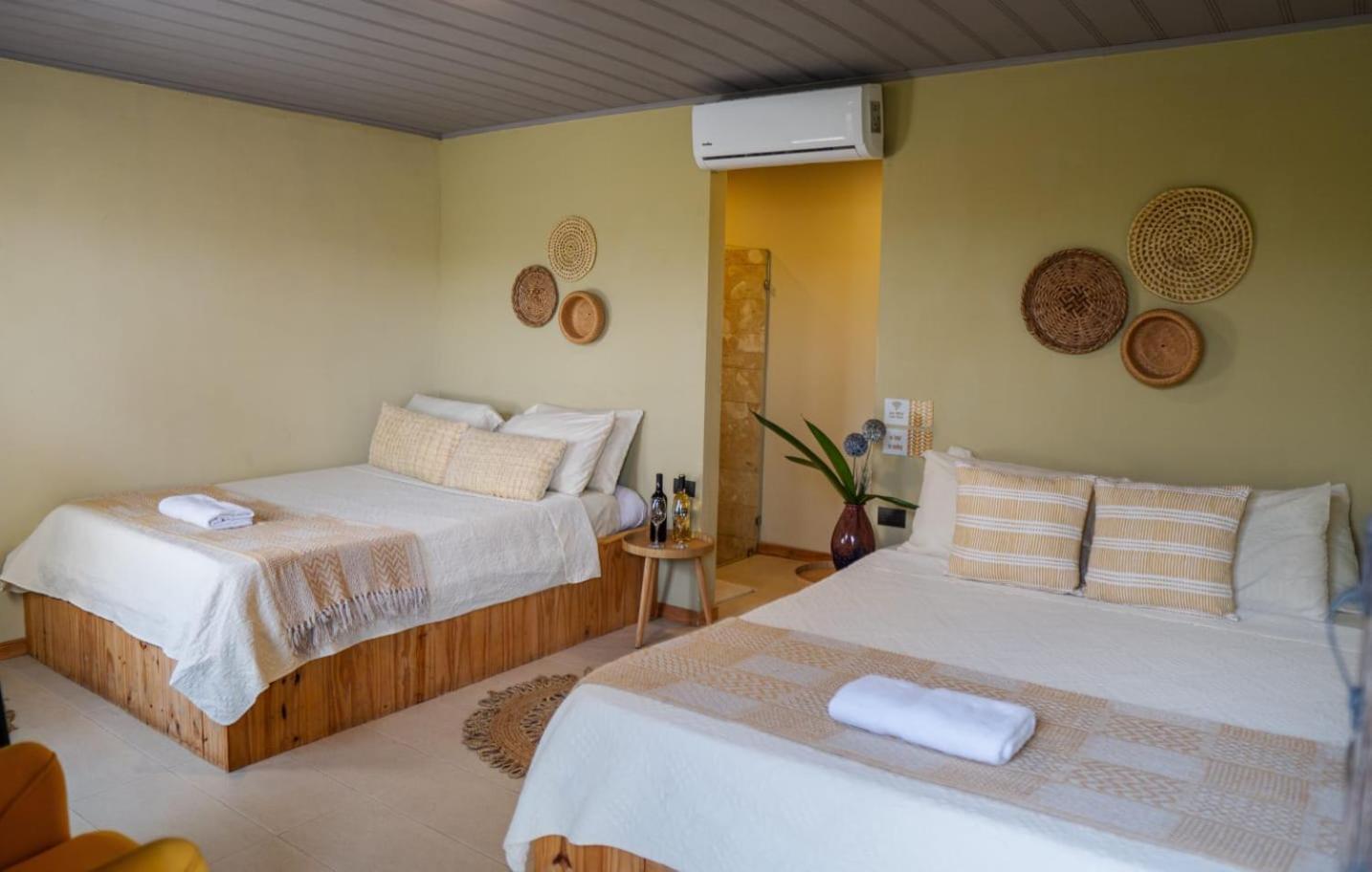Hotel Y Cabinas Del Tropico Guápiles المظهر الخارجي الصورة